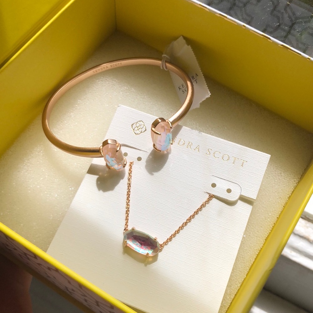 Kendra Scott necklace and bracelet